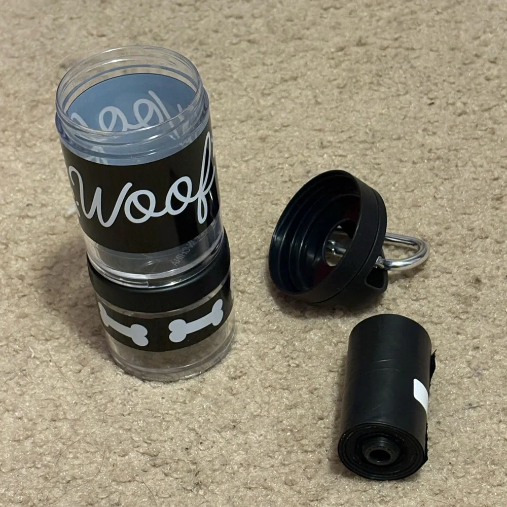 NWOT “woof” dog carrying case